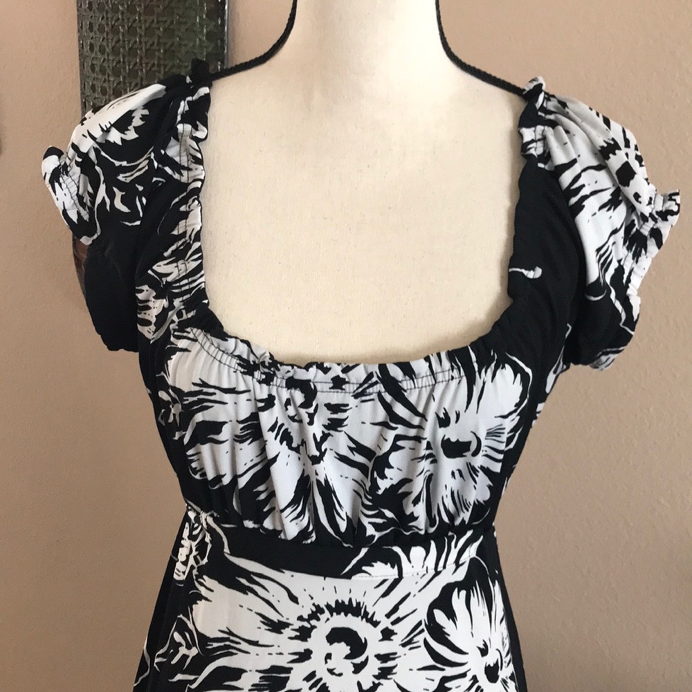 Dress - Picture 2 of 7